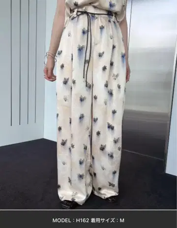 AMERI CLARA SATIN TUCK PANTS 아이보리 M 새상품
