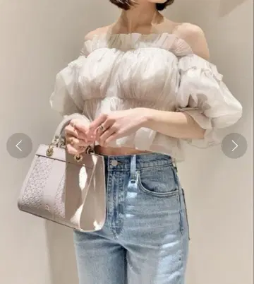SNIDEL 볼륨 개더 프릴 오프숄더 블라우스