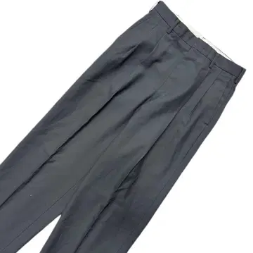 다크 그레이 플리츠 슬랙스