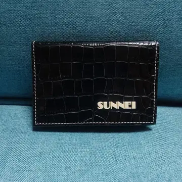 SUNNEI 스une이 가죽 스트랩 지갑 악어 엠보싱 새상품급