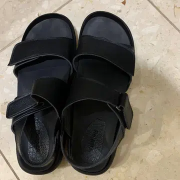 블랙 합성 피혁 벨트 샌들 LL