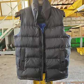 TOMMY HILFIGER 블랙 다운 베스트