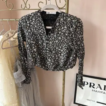 ZARA 꽃무늬 긴팔 블라우스 S 사이즈