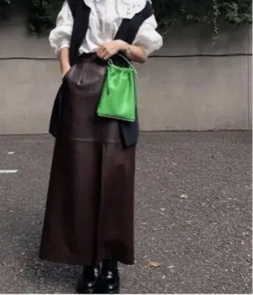 DEEP SLIT SYNTHETIC LEATHER SKIRT