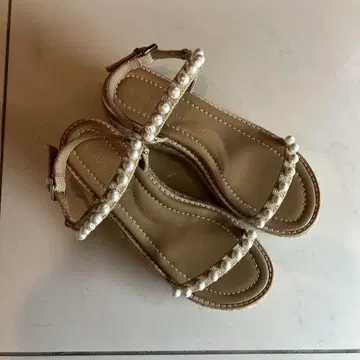 츠루 바이 마이코 오이카와 펄 샌들