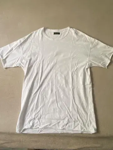 ZARA MAN 화이트 티셔츠 M 사이즈