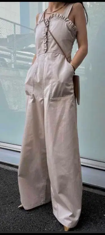ameri 프릴 디테일 오버올