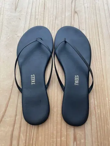 TKEES 블랙 플립플랍