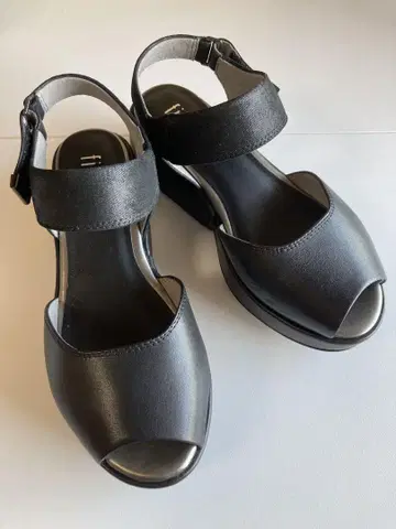 블랙 오픈토 샌들 24.0cm