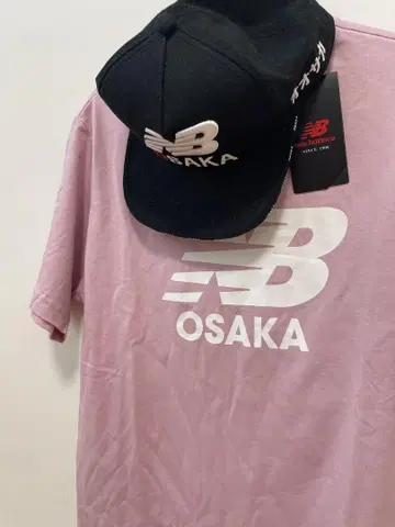 New Balance OSAKA 캡과 티셔츠 세트