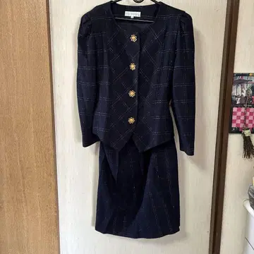 수트 네이비 꽃 버튼