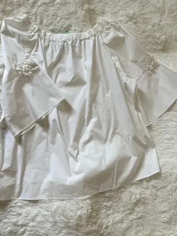로즈 티아라 Rose Tiara 46 블라우스 화이트 꽃 자수 걸리시