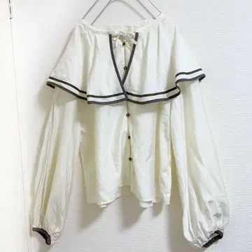모이튜트 블라우스 빅 칼라 아이보리 리본 볼륨 소매