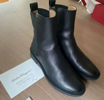 [새상품급] 페라가모 사이드고어 숏부츠 7.5 / 24.5cm
