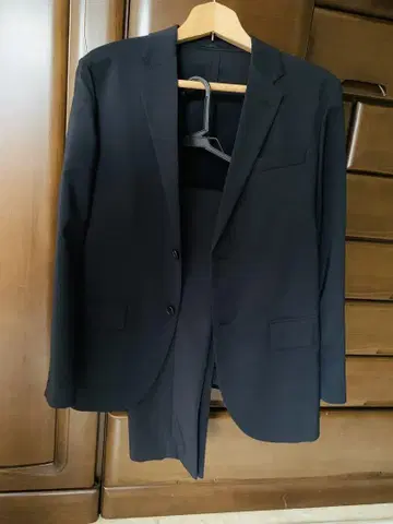 산뜻한 소재! 유니클로 슬림핏 네이비 수트 여름 아이템 남성용 M