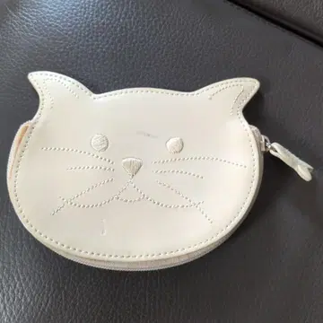 FURLA 고양이 모양 코인 케이스 아이보리