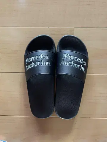 Mercedes Anchor inc. 슬라이드 샌들 42