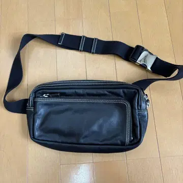 KITAMURA 블랙 가죽 바디백 타카다 쥰지