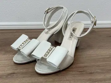 DIANA 리본 샌들 화이트