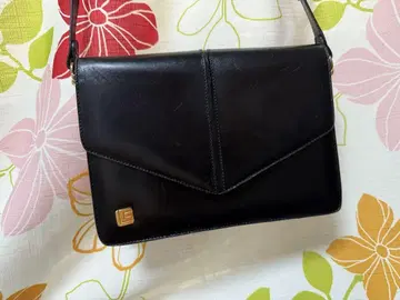 Guy Laroche 블랙 엔벨로프형 숄더백