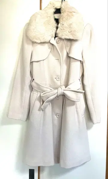 아이보리 퍼 울 코트 벨트