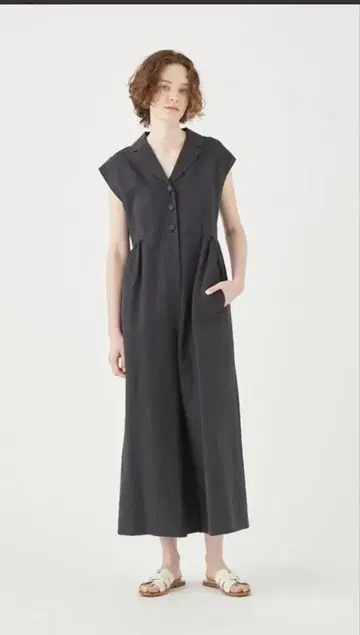 Ballsey 블랙 슬리브리스 올인원