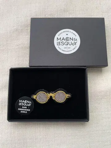 미사용 macon&lesqoy 자수 안경 브로치