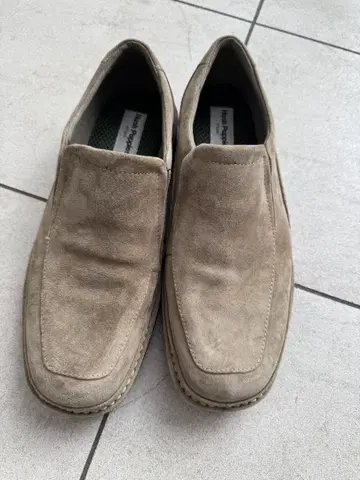 Hush Puppies 스웨이드 슬립온 베이지