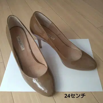 세븐 트웰브 서티 베이지 에나멜 9cm 하이힐 24cm