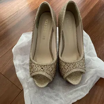 [새상품급 중고] BENEDETTA 펌프스 오픈토 골드