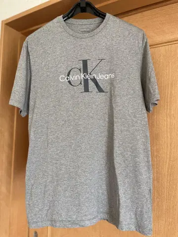 Calvin Klein Jeans 그레이 T셔츠 S 사이즈