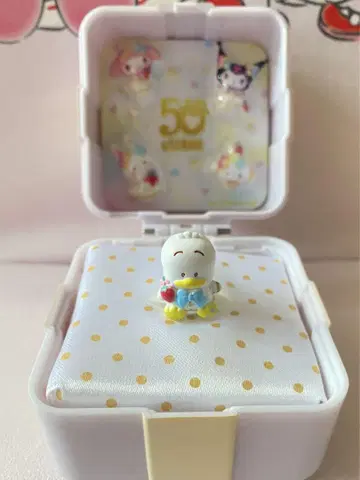 산리오 유메큥 링 BOX 딸기신문 50주년 아히루노 펙클
