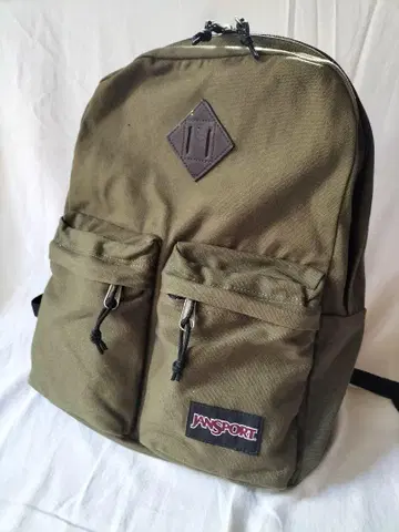 등산뿐만 아니라, 도시에서도 멋진 색 JANSPORT 올리브 그린 백팩