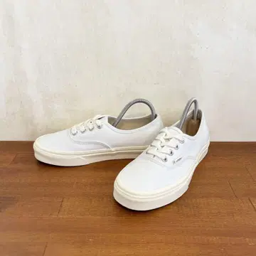 새상품급 반스 어센틱 23.0cm 화이트 캔버스