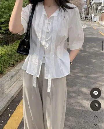 한국 PUREDA 화이트 아이보리 반팔 블라우스