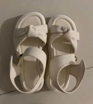 화이트 리본 샌들 23cm