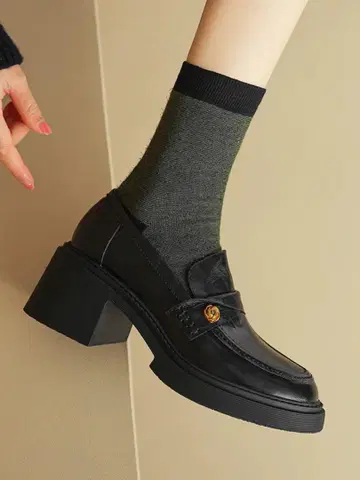 블랙 로퍼 미들힐 골드 버튼 높이 6cm