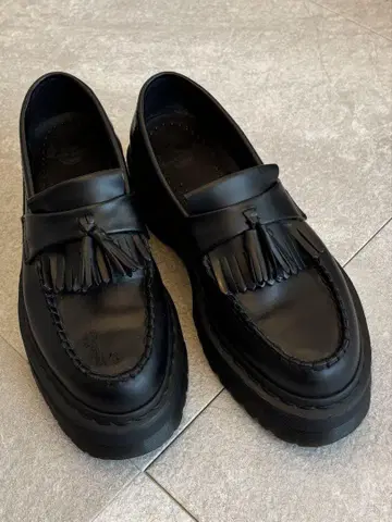 Dr. Martens 태슬 로퍼
