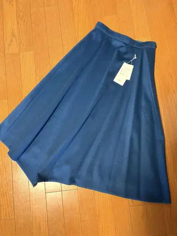 택 포함 투모로우랜드 스커트 블루