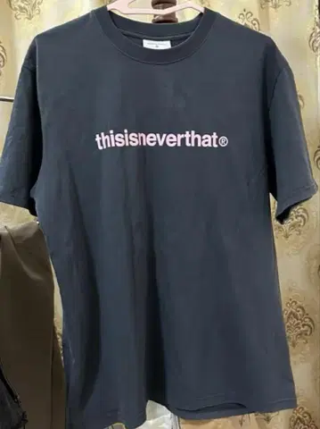 thisisneverthat 한국 핑크 로고 T셔츠 그레이