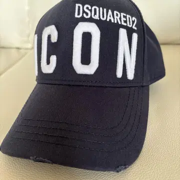 DSQUARED2 ICON 캡 네이비 약간의 얼룩이 있습니다.