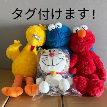 유니클로 KAWS 세서미 스트릿 봉제 인형