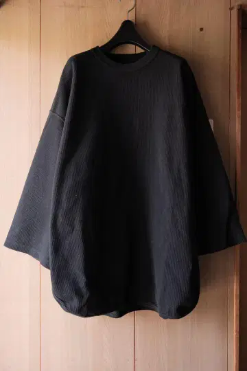 blurhms ROOTSTOCK 오버사이즈 블랙 티셔츠