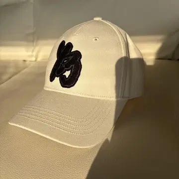 Y-3 아이보리 자수 로고 야구 모자