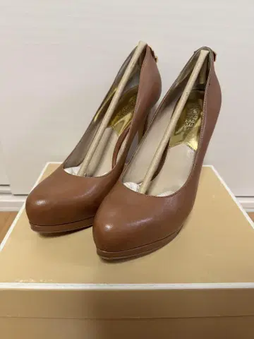 MICHAEL KORS 브라운 하이힐