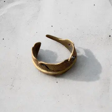 90s feather ring