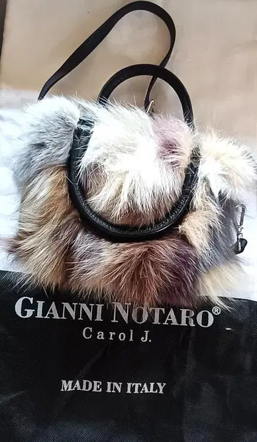 [미사용] GIANNI NOTARO (잔니 노타로) 퍼 부착 숄더백