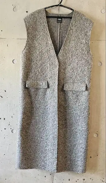 ZARA 부클레 롱 베스트 그레이 S 텍스처 V넥 버튼