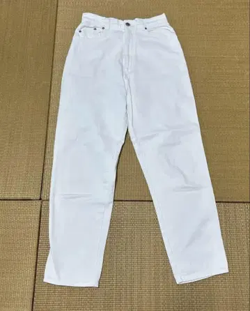 화이트 스트레이트 레그 데님 팬츠
