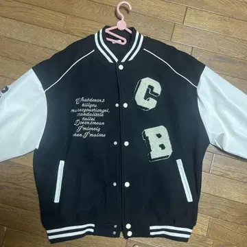 바시티 자켓 블랙 & 화이트 C B 자수
